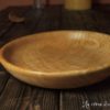 Assiette mi-creuse en frêne ondé – Image 4