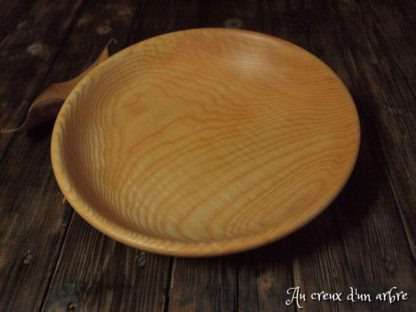 Assiette creuse en frêne ondé