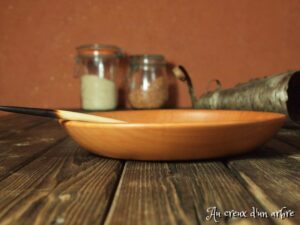 Assiette mi-creuse en poirier 680