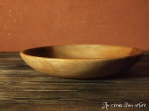Assiette creuse en noyer