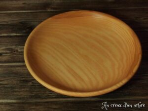 Assiette mi-creuse en frêne 660