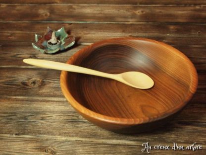 Assiette creuse en noyer