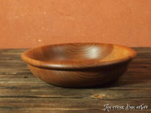 Assiette creuse en noyer