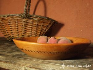 Plat ou coupe à fruits en poirier