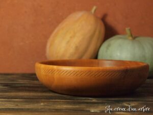 Assiette creuse en poirier 645