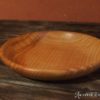 Assiette mi-creuse en frêne ondé