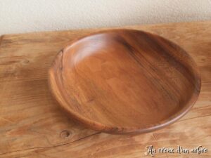 Assiette creuse en noyer 24