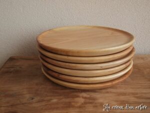 Assiette plate en noyer 592