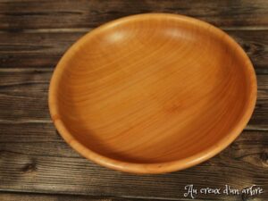 Assiette mi-creuse en pommier 588