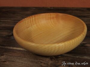 Assiette creuse en frêne ondé 586