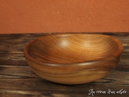 Assiette creuse en noyer