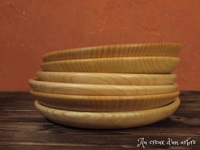 Assiettes Et cuelles En Bois Au Creux D un Arbre assiettes-et-cuelles-en-bois-au-creux-d-un-arbre