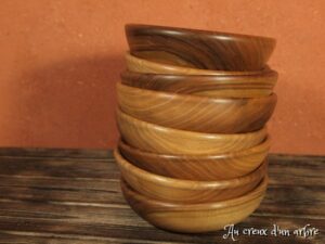 Assiette creuse en noyer 76