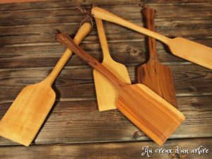Longue spatule en bois