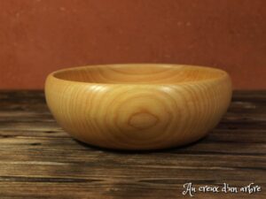 Assiette creuse en frêne (ou petit saladier ) 564