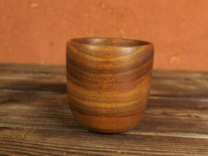 Verre en noyer - Taille bébé