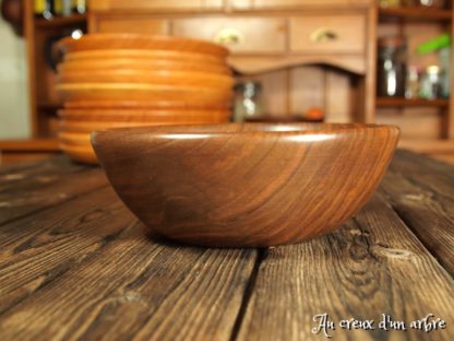 Assiette creuse en noyer (ou petit saladier )