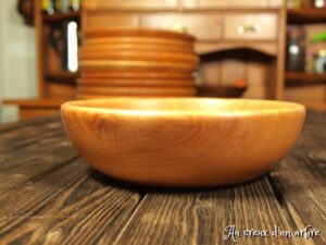 Assiette creuse en poirier 550