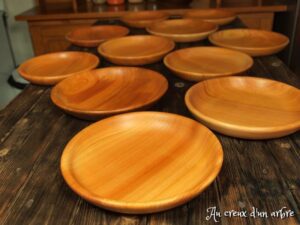 Assiettes mi-creuses en merisier 72