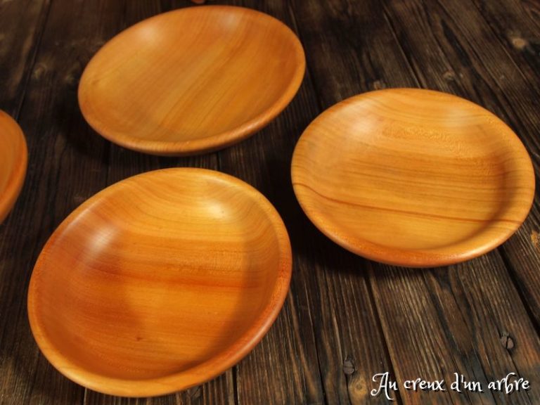Assiettes Et cuelles En Bois Au Creux D un Arbre assiettes-et-cuelles-en-bois-au-creux-d-un-arbre