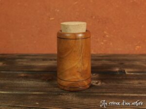 Pot à épices en noyer