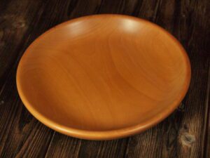 Assiette mi-creuse en poirier 524