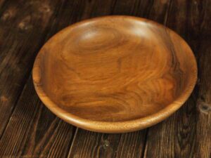 Assiette mi-creuse en noyer 543