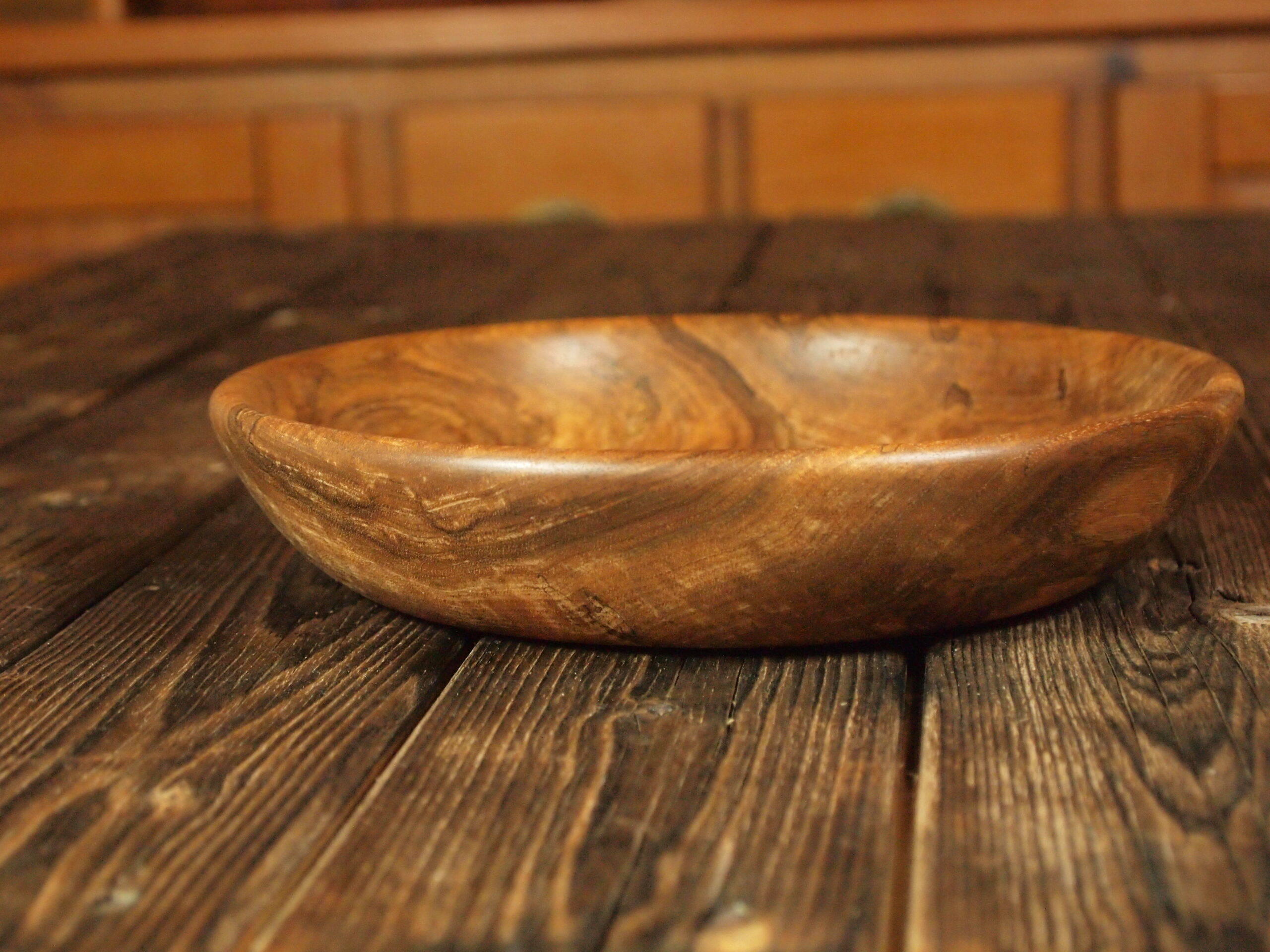 Assiette mi-creuse en noyer – Image 3