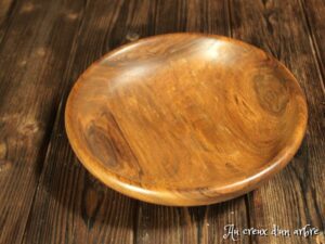 Assiette mi-creuse en noyer 530