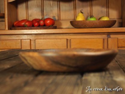 Assiette mi-creuse en noyer