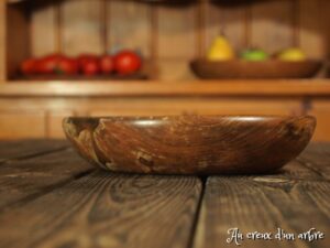 Assiette mi-creuse en noyer