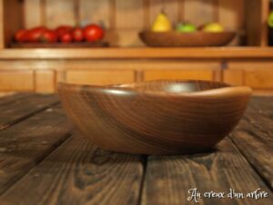 Assiette creuse en noyer 538