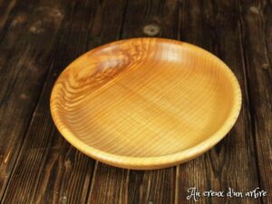 Assiette mi-creuse en frêne-olivier 518