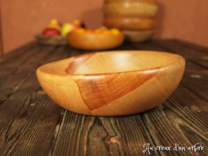 Assiette creuse en pommier 455