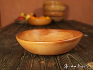 Assiette creuse en pommier