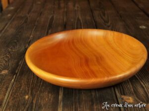 Assiette mi-creuse en merisier 465