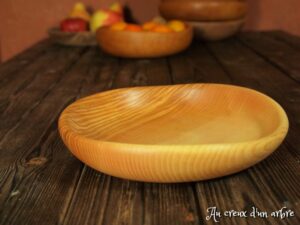 Assiette mi-creuse en frêne-olivier 471
