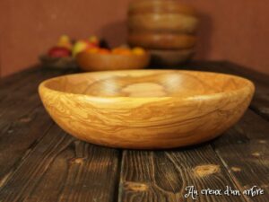 Assiette creuse en frêne-olivier