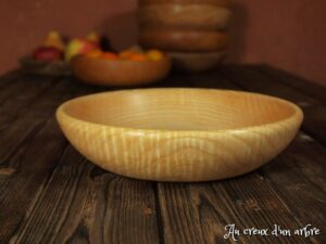 Assiette creuse en frêne ondé 479