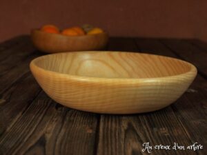Assiette creuse en frêne ondé 492