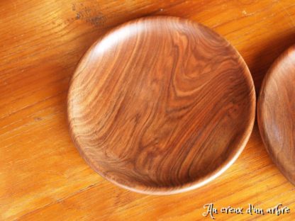 Lot de 2 assiettes plates en noyer pour Anne-Marie – Image 3
