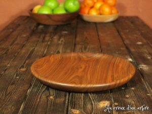 Assiette plate en noyer 447