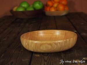 Assiette mi-creuse en frêne ondé 452