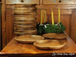 Assiette mi-creuse en noyer 66