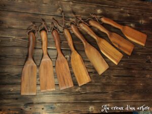 Spatule en bois de noyer