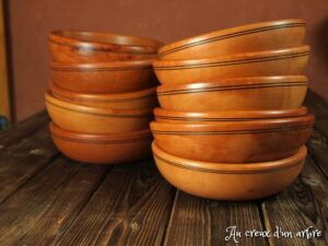 Petites assiettes creuses en poirier 64