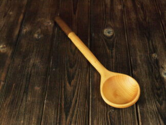 Cuillère en merisier pour cuisiner