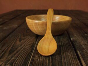 Cuillère en bois pour manger (adulte) en merisier
