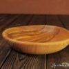 Assiette mi-creuse en frêne-olivier