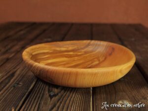 Assiette mi-creuse en frêne-olivier 370